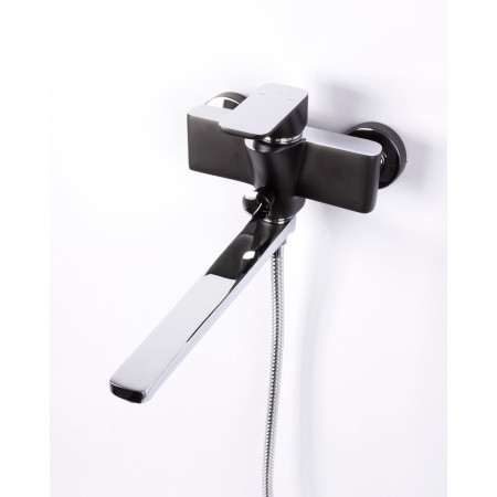 Смеситель для ванны DK Berlin Technische DA1433315 с длинным изливом черный-хром