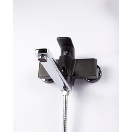 Смеситель для ванны DK Berlin Technische DA1433315 с длинным изливом черный-хром