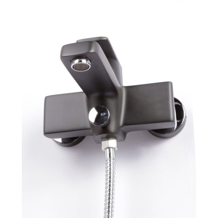 Смеситель для ванны DK Berlin Technische DA1433215 короткий излив черный-хром