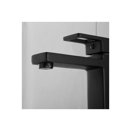 Смеситель для раковины Shevanik S8271H с гигиеническим душем, черный