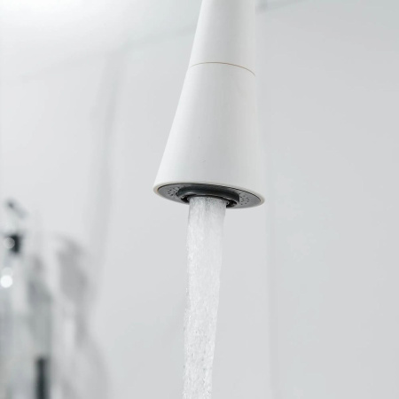 Смеситель для кухни Shevanik S543C-1 гибкий излив, белый