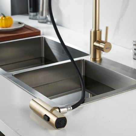 Смеситель для кухни Shevanik S263G вытяжной излив, золото