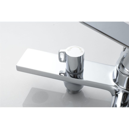 Смеситель для ванны Knotlor ERGOFIT KN-32 коротким изливом, хром