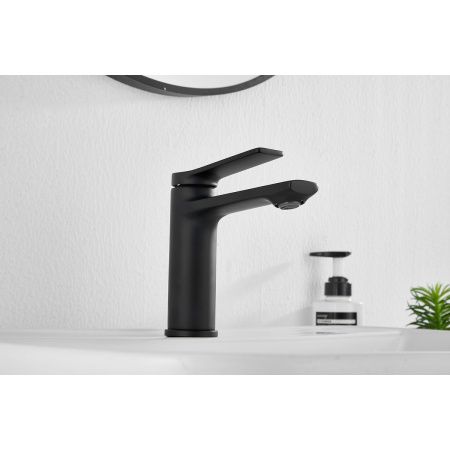 Смеситель для раковины BELZ B10572-7 черный