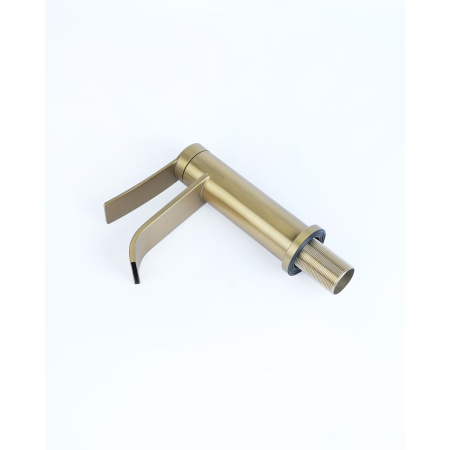 Смеситель для раковины BELZ B10812-5 брашированное золото