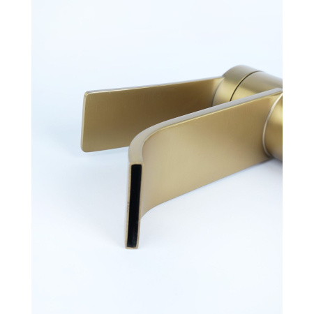 Смеситель для раковины BELZ B10812-5 брашированное золото