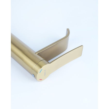 Смеситель для раковины BELZ B10812-5 брашированное золото