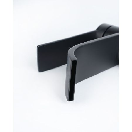 Смеситель для раковины BELZ B10812-7 черный