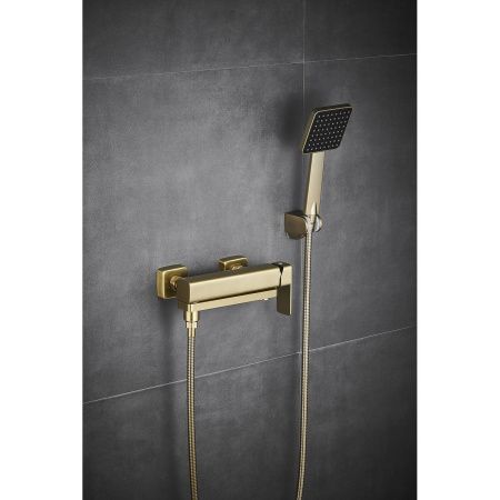 Смеситель для ванны Fmark FS8724-22C золотой